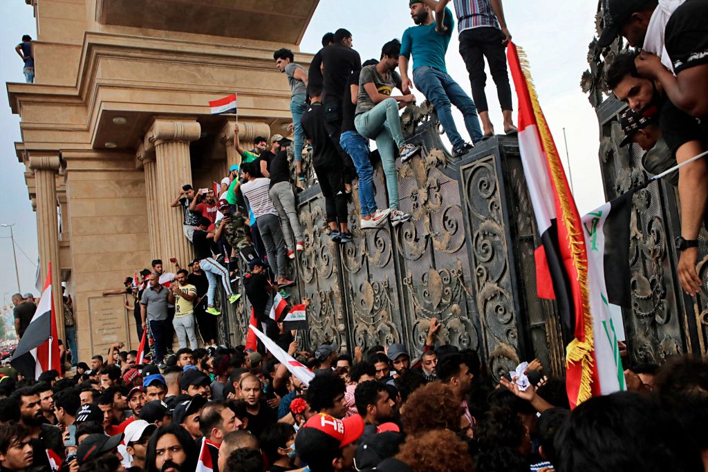 التحول الديمقراطي في العالم العربي بين النصوص الدستورية والواقع السياسي