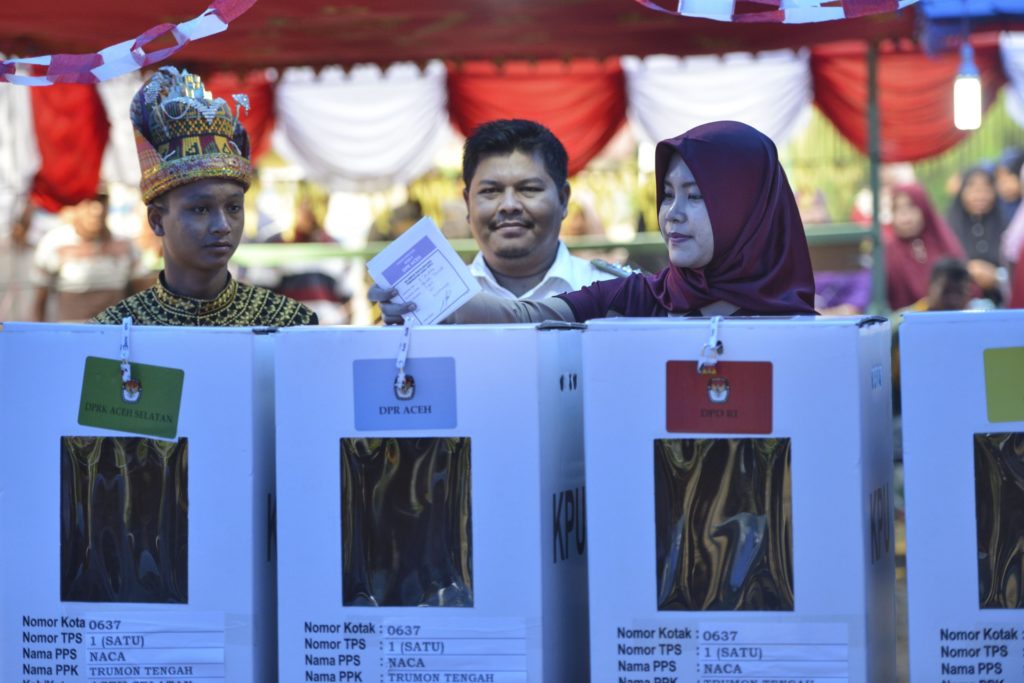 التحول الديمقراطي في إندونيسيا: من الاستبدادية إلى الديمقراطية الوليدة